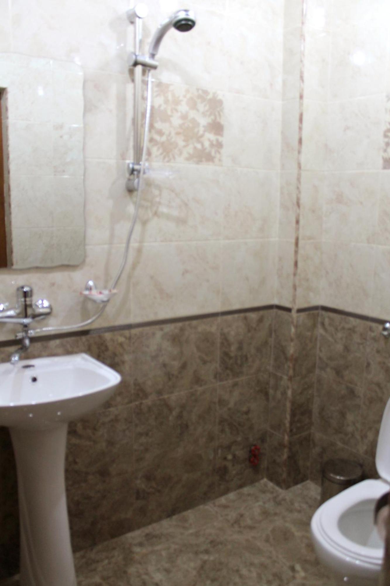 Princ Plaza Hotel Jerevan Exteriör bild