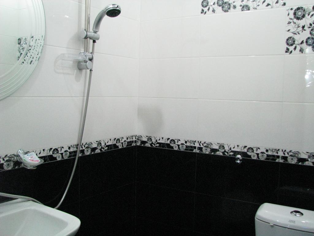 Princ Plaza Hotel Jerevan Rum bild