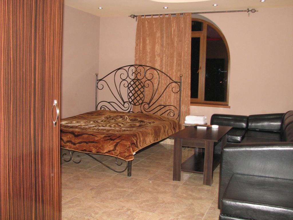 Princ Plaza Hotel Jerevan Rum bild