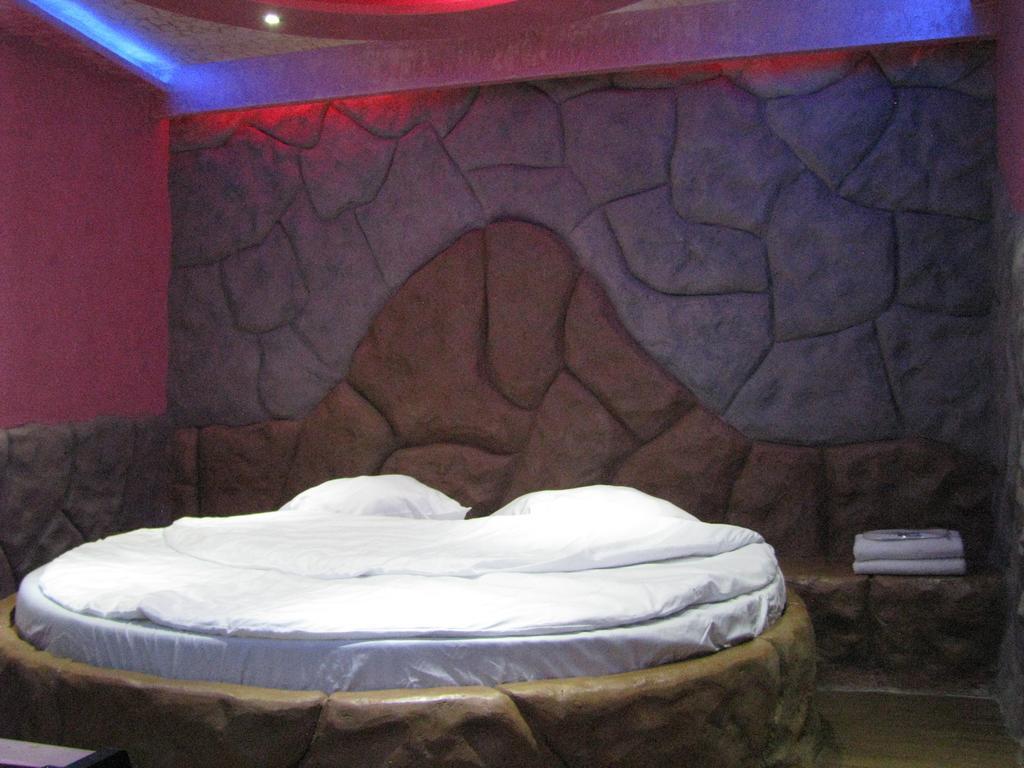 Princ Plaza Hotel Jerevan Rum bild