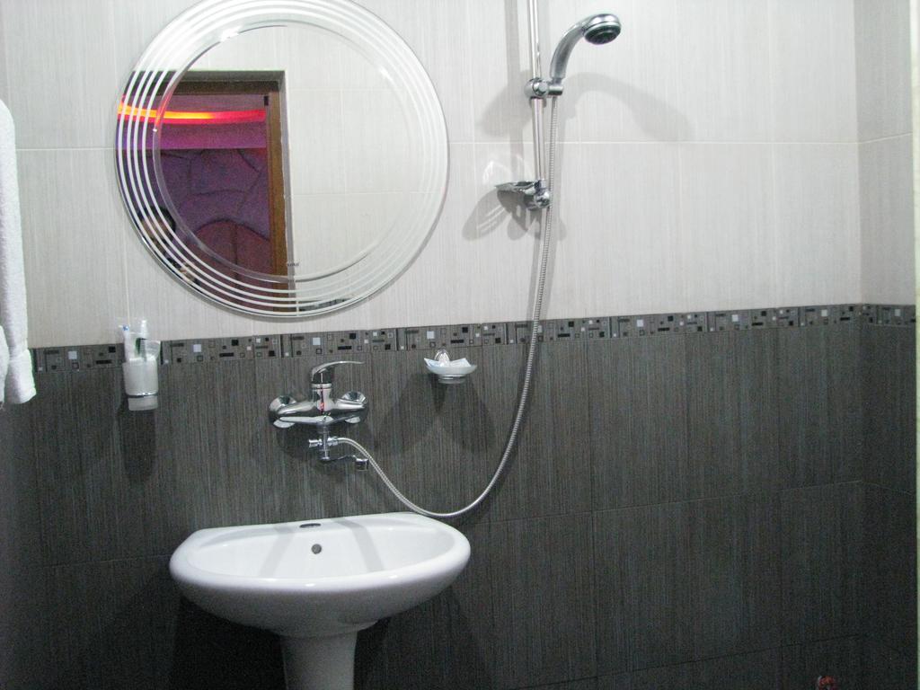 Princ Plaza Hotel Jerevan Rum bild