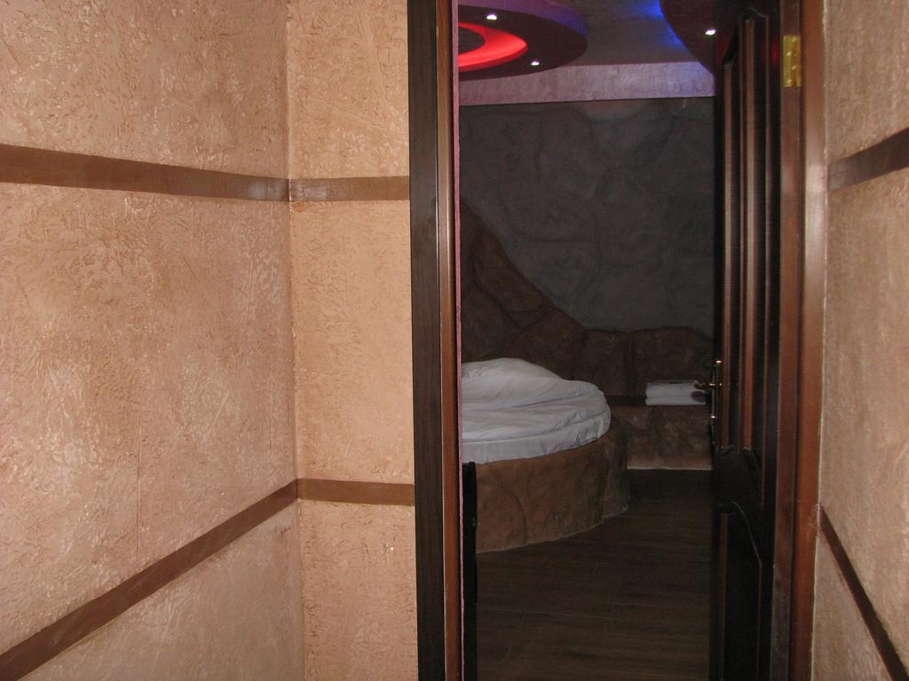 Princ Plaza Hotel Jerevan Rum bild