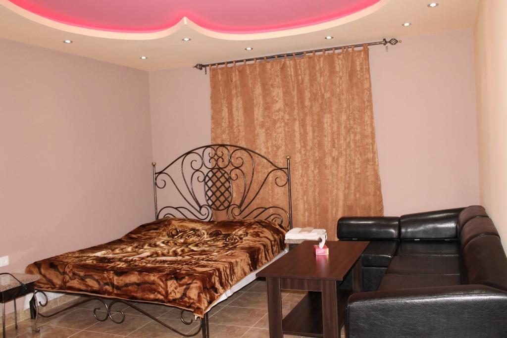 Princ Plaza Hotel Jerevan Rum bild