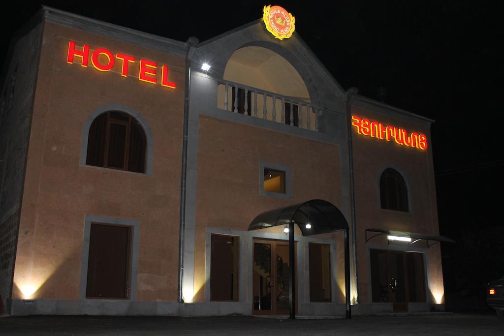 Princ Plaza Hotel Jerevan Exteriör bild