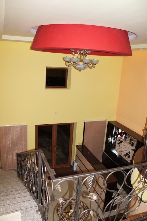 Princ Plaza Hotel Jerevan Exteriör bild