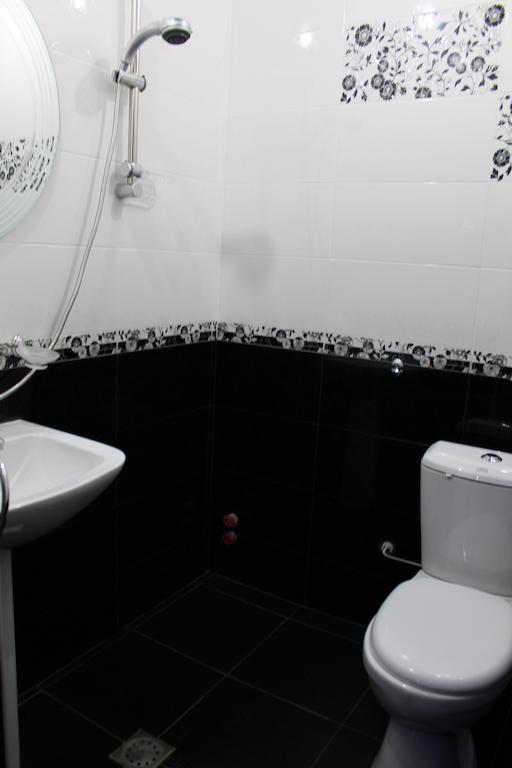 Princ Plaza Hotel Jerevan Exteriör bild